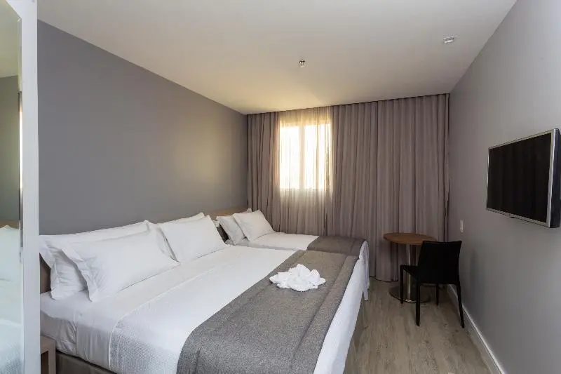 Chambre Triple Supérieure, Flix