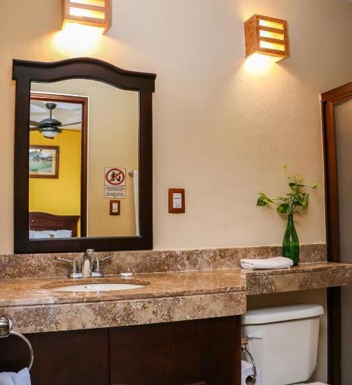 חדר משפחתי דלוקס, Gayser