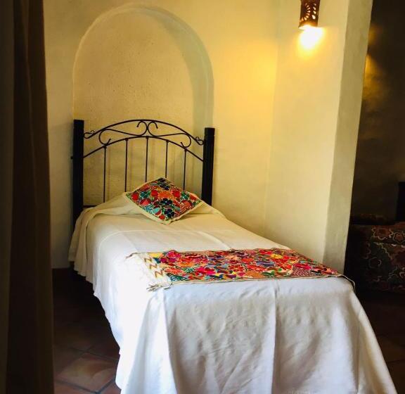 إستديو عائلى, Posada Los Colorines