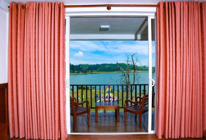 标准间带湖景, Royal Lake