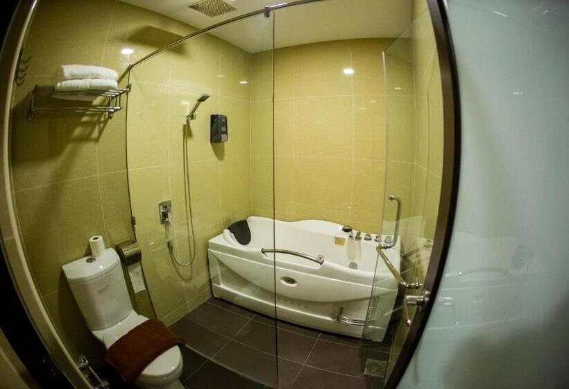 סוויטה עם ג'קוזי, Rs Boutique