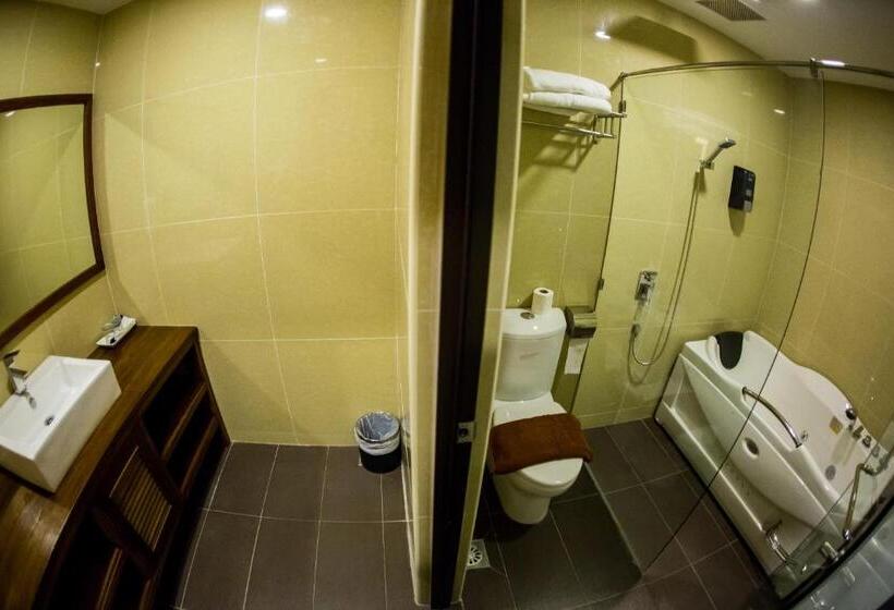 סוויטה עם ג'קוזי, Rs Boutique