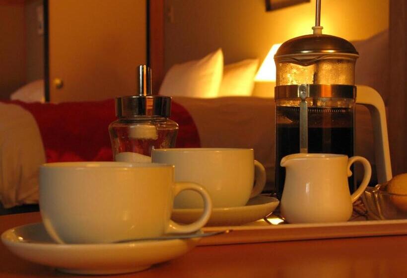 스탠다드 트리플 룸, White Horse