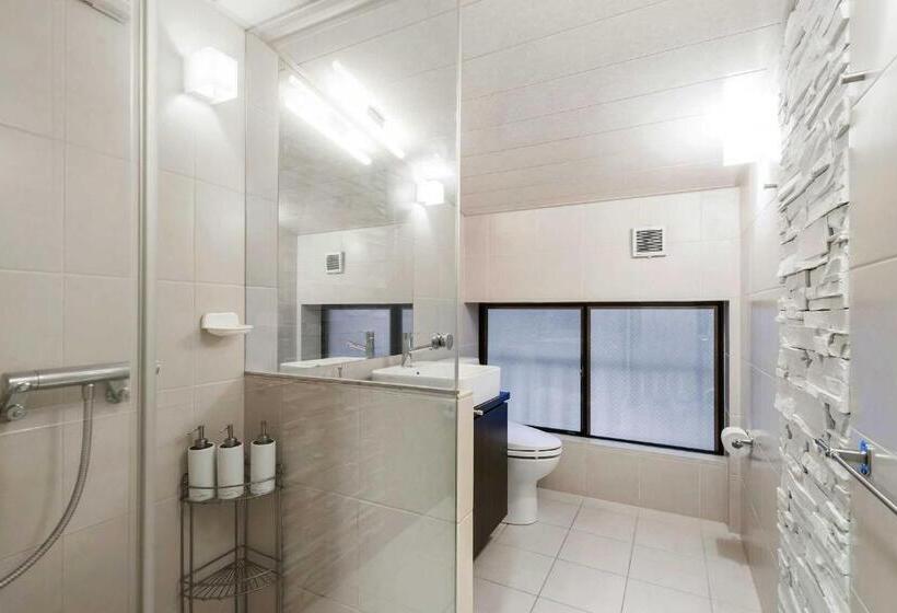 디럭스 스위트, White Horse