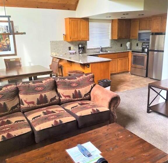 Хижина, The Tahoe Beach & Ski Club Owners Association