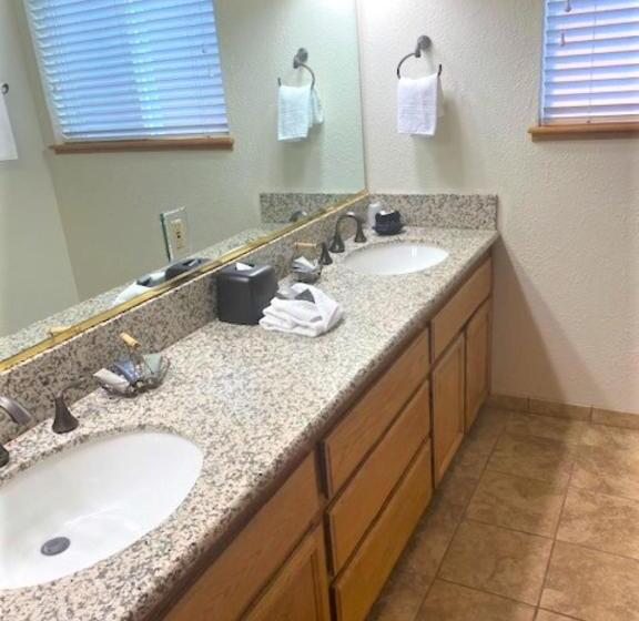 Хижина, The Tahoe Beach & Ski Club Owners Association