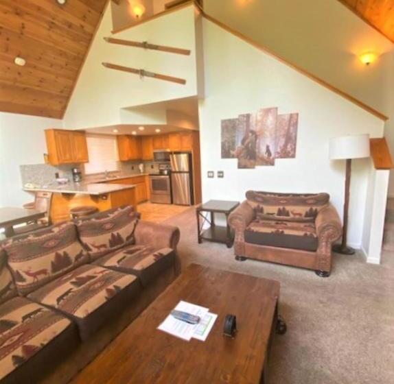 Хижина, The Tahoe Beach & Ski Club Owners Association