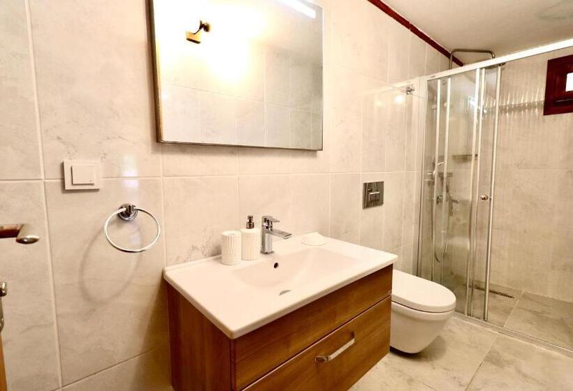 اتاق استاندارد سه تخته با چشمانداز استخر, Kemerbag 29 Adults Only