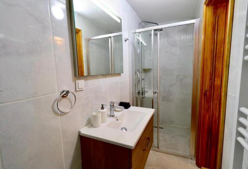 اتاق استاندارد سه تخته با چشمانداز استخر, Kemerbag 29 Adults Only