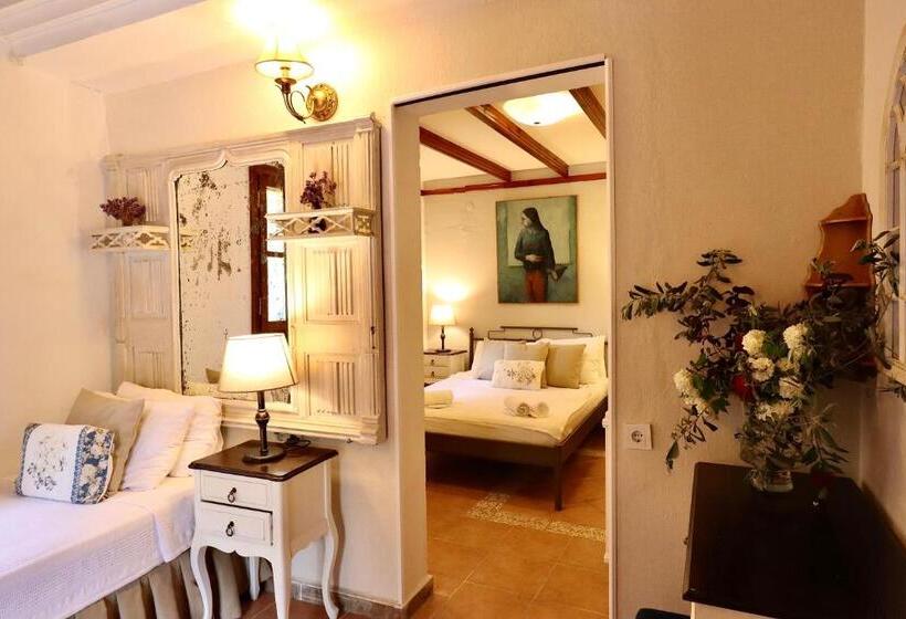 اتاق استاندارد سه تخته با چشمانداز استخر, Kemerbag 29 Adults Only