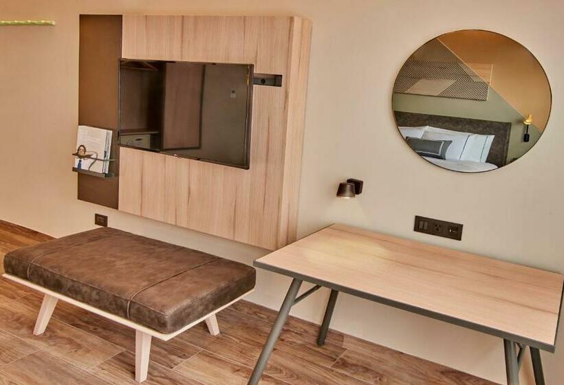 جناح سرير كينج, City Express Plus By Marriott Ensenada