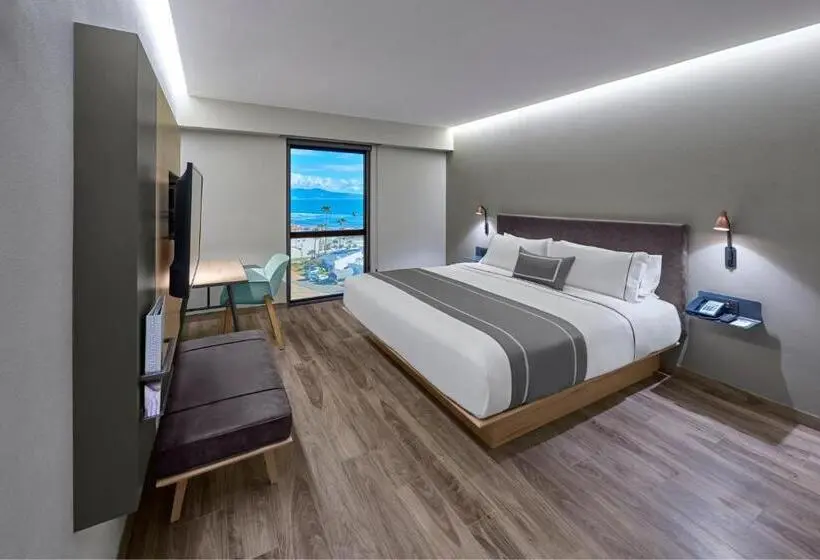 キングサイズベッドのスタンダードルーム, City Express Plus By Marriott Ensenada
