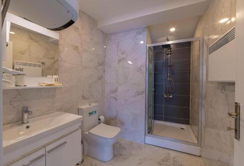 سوییت لوکس, Feri Suites