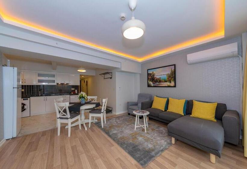سوئیت با بالکن, Feri Suites