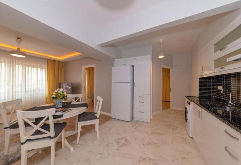 سوئیت با بالکن, Feri Suites