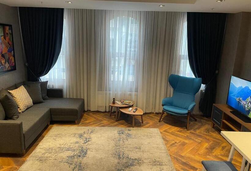 سوییت جونیور, Feri Suites