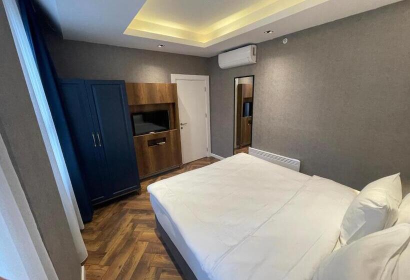 سوییت جونیور, Feri Suites