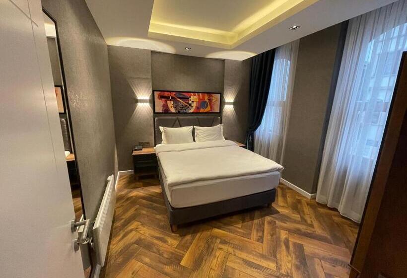 سوییت جونیور, Feri Suites