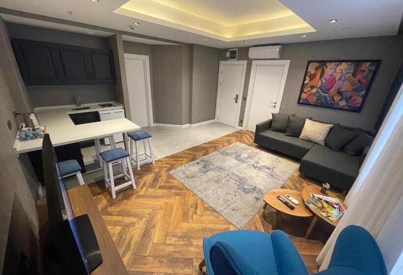 سوییت جونیور, Feri Suites