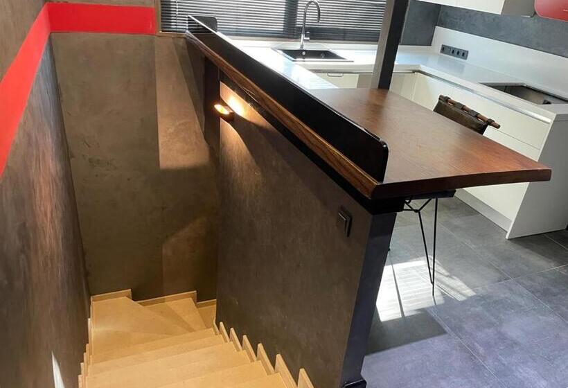 اتاق لوکس با چشمانداز دریا, Feri Suites