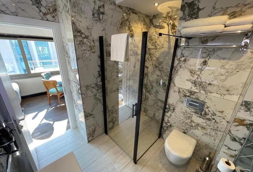 اتاق لوکس با چشمانداز دریا, Feri Suites