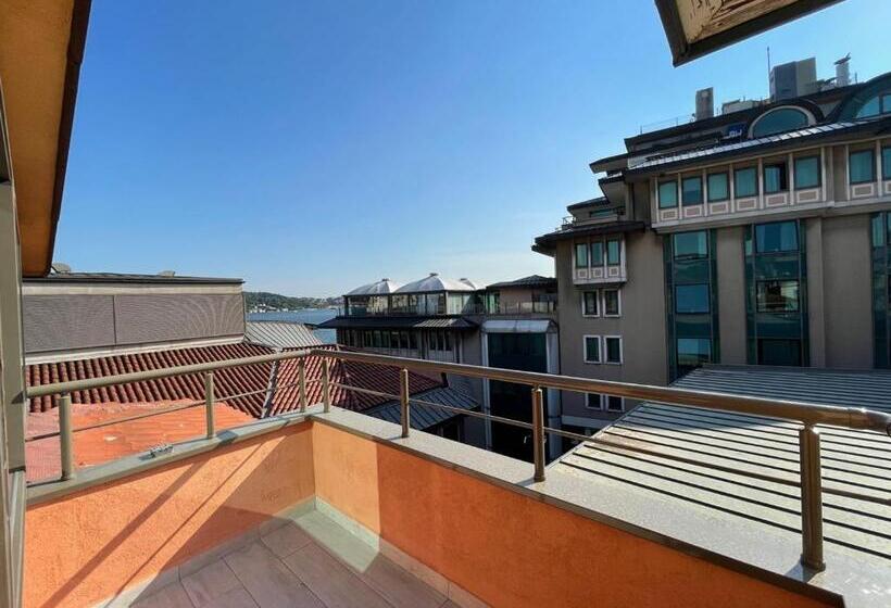 اتاق لوکس با چشمانداز دریا, Feri Suites