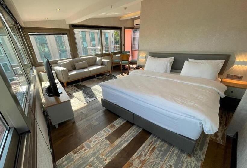 اتاق لوکس با چشمانداز دریا, Feri Suites