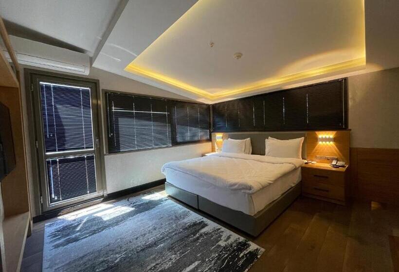 اتاق لوکس با چشمانداز دریا, Feri Suites