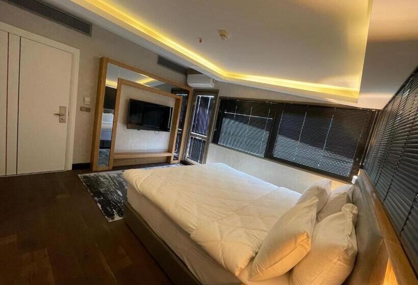 اتاق لوکس با چشمانداز دریا, Feri Suites