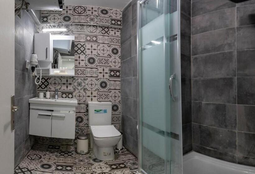 سوئیت با بالکن, Feri Suites