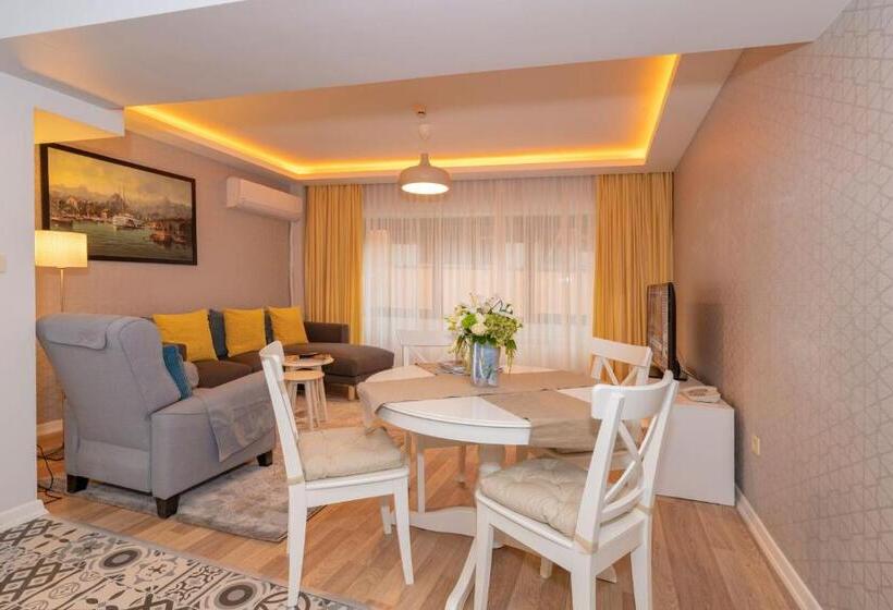 سوئیت با بالکن, Feri Suites