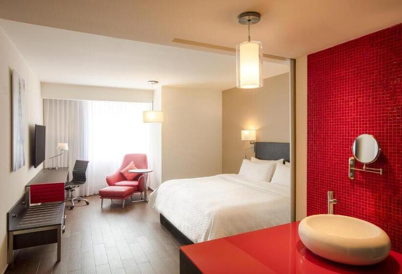 带大床的高级房间, Fiesta Inn Express Monterrey Centro