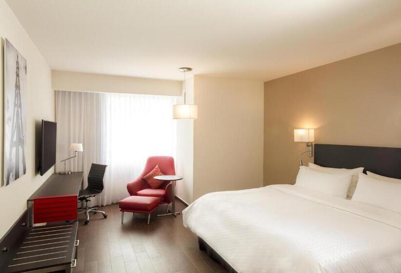 带大床的高级房间, Fiesta Inn Express Monterrey Centro