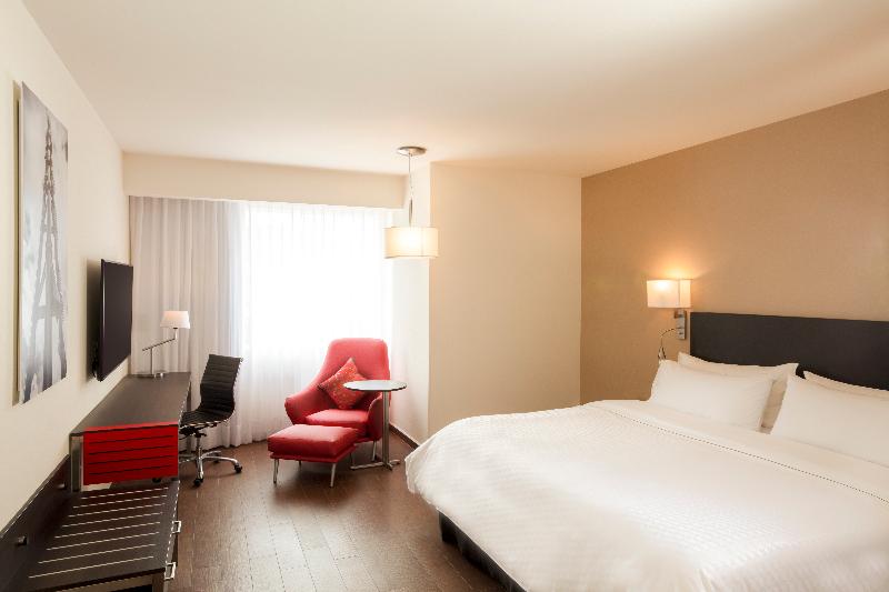 带大床的高级房间, Fiesta Inn Express Monterrey Centro