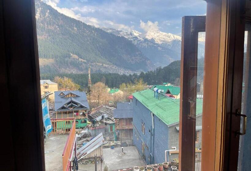 キングサイズベッドのスタンダードルーム, La Voglia Old Manali