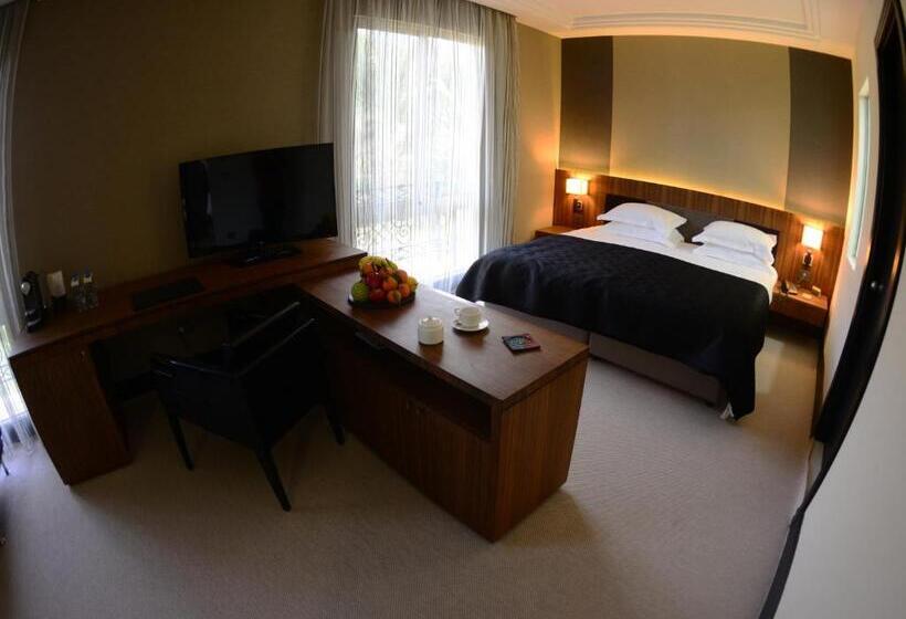 سوییت اجرایی, Lamunia