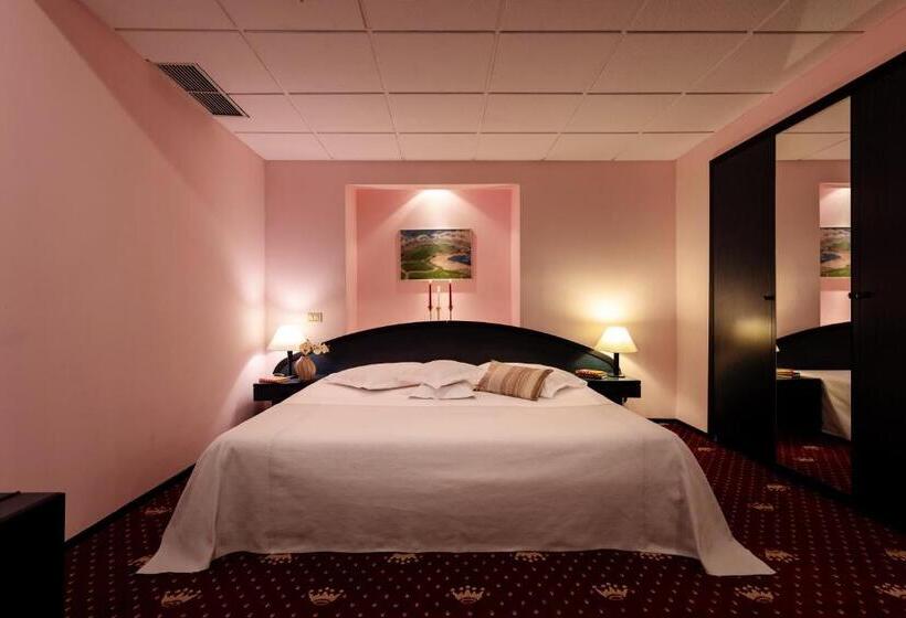 חדר דלוקס, Mara