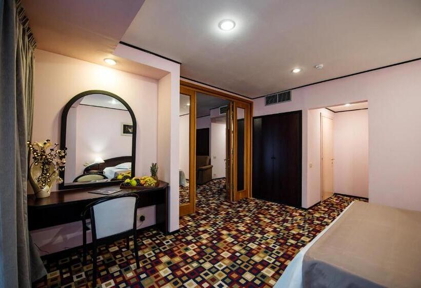 סוויטה נוף להרים, Mara