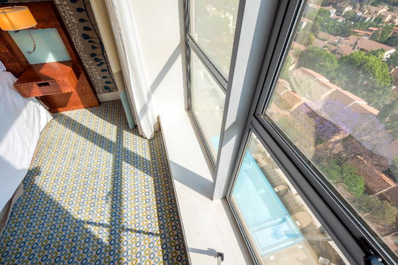 プールの見えるスーペリアルーム, Radisson Blu  Sandton Johannesburg