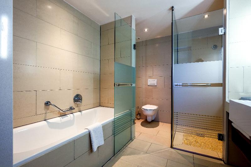 プールの見えるスーペリアルーム, Radisson Blu  Sandton Johannesburg