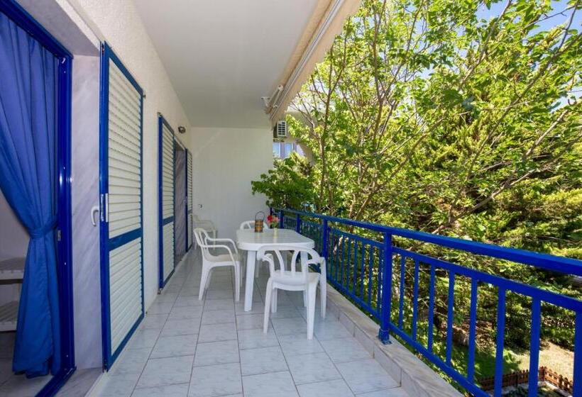 آپارتمان 1 خوابه با چشمانداز باغ, Rodon House Apart