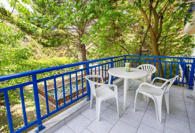 استودیو استاندارد با چشمانداز باغ, Rodon House Apart