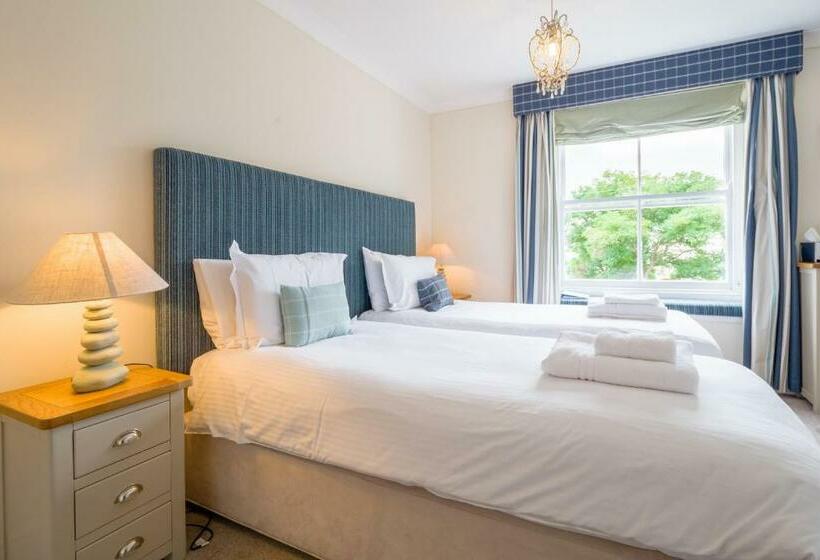 غرفة سوبيريور, Rashleigh Arms