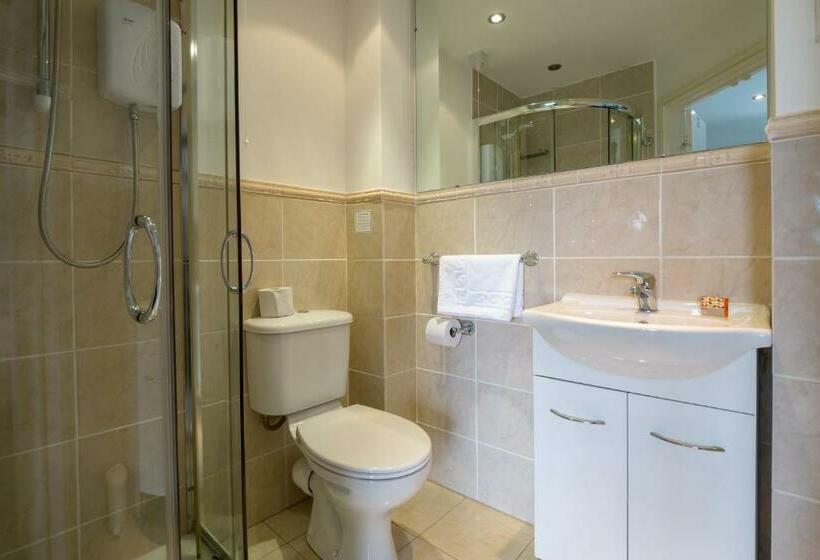 غرفة سوبيريور, Rashleigh Arms