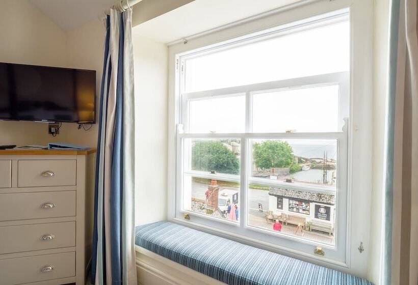 غرفة سوبيريور, Rashleigh Arms