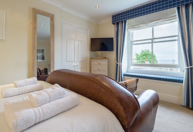 غرفة سوبيريور, Rashleigh Arms