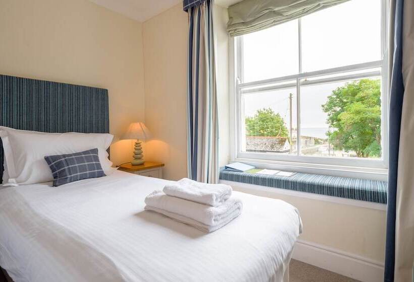 غرفة سوبيريور, Rashleigh Arms