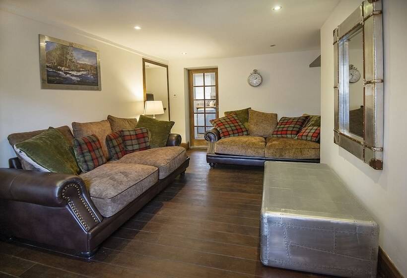 منزل 3 غرف نوم, The Falls Of Dochart Inn