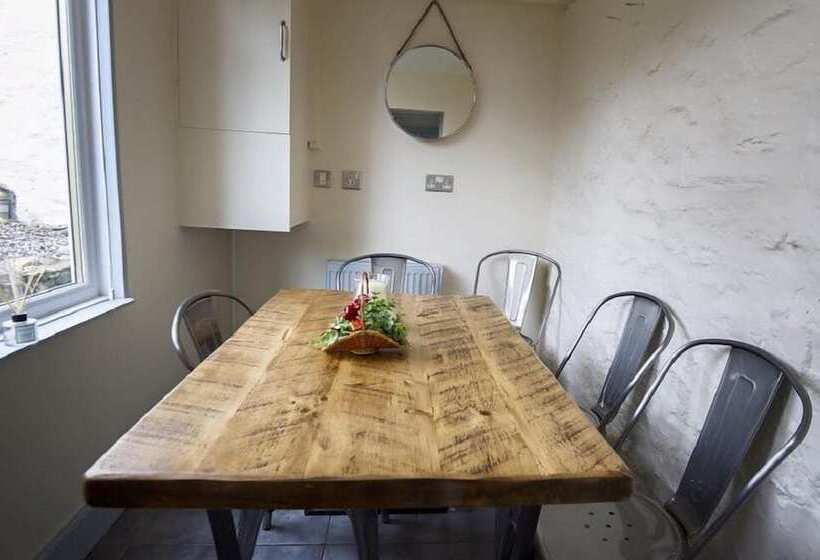 منزل 3 غرف نوم, The Falls Of Dochart Inn