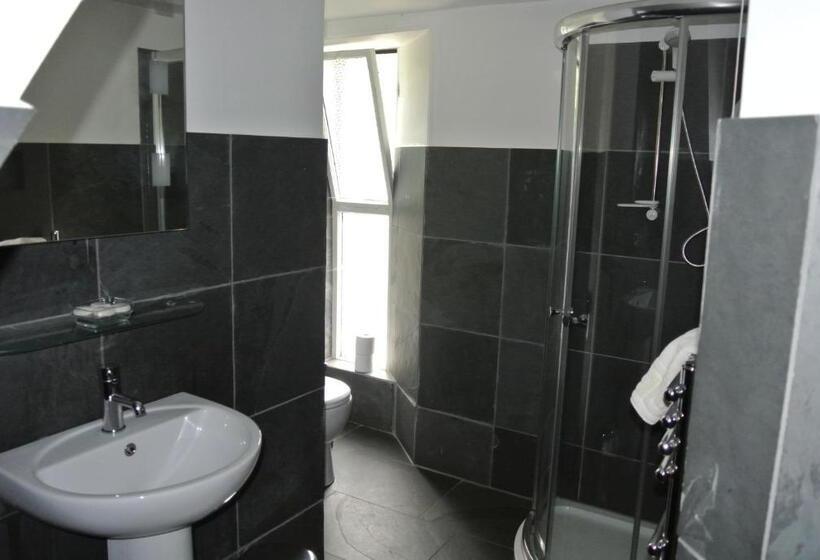 غرفة عائلية, The Falls Of Dochart Inn